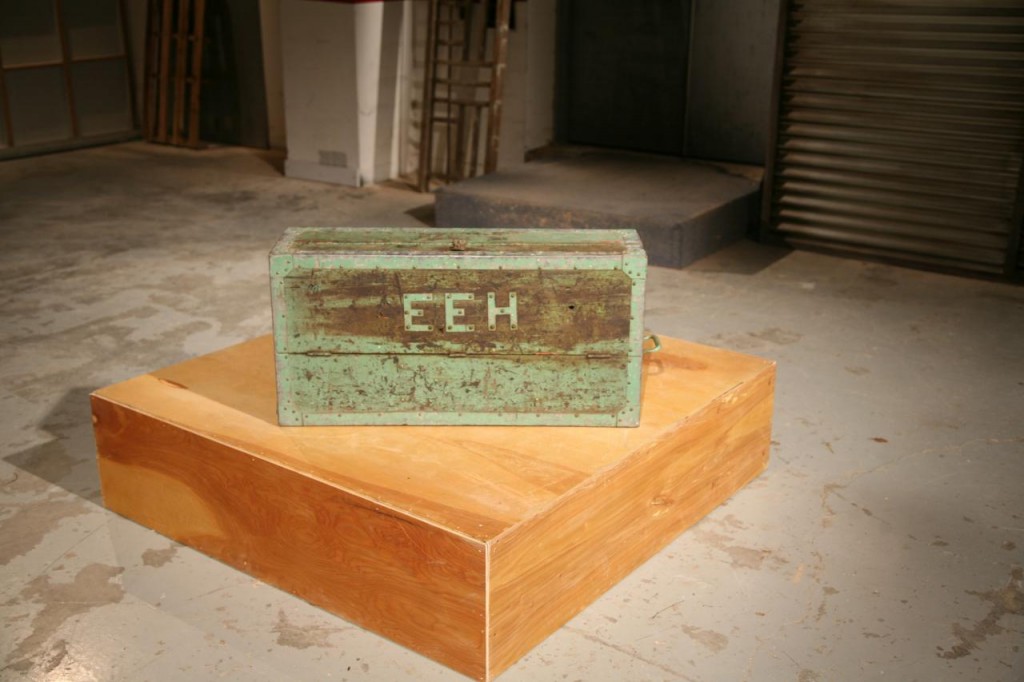 hfmf511h_trunk-bench-before_h-jpg-rend-hgtvcom-1280-853